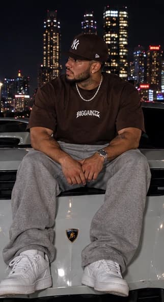 BIGGAINZZ No Dayz Off Tee (Chocolate), by night