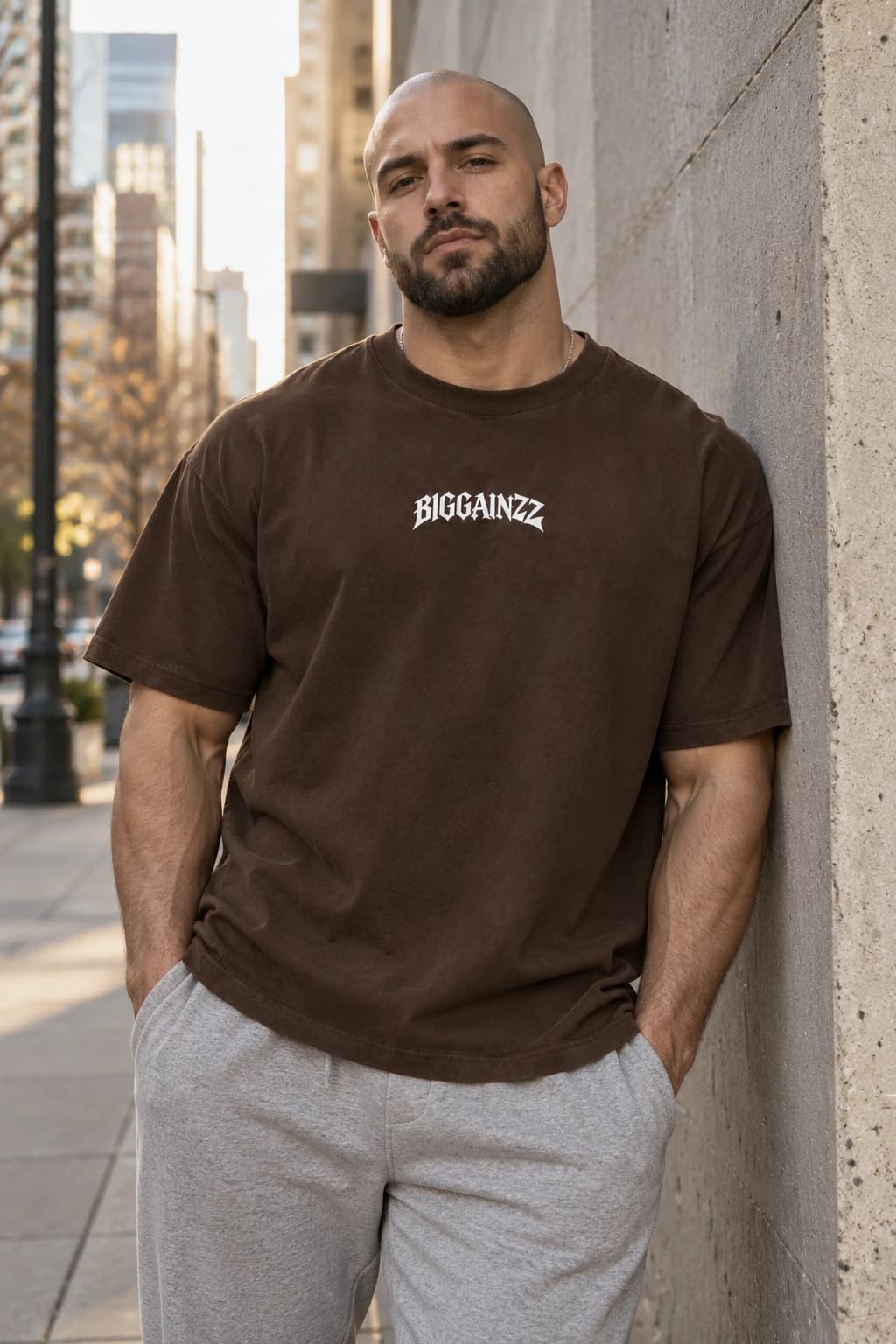 BIGGAINZZ No Dayz Off Tee (Chocolate) — worn, front